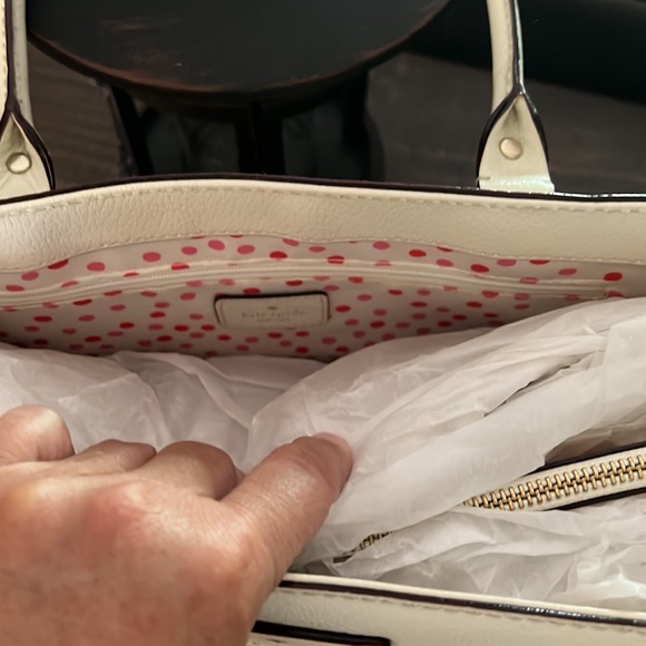 Kate Spade Wellesley Quinn Medium
Ivory Tote - Picture 5 of 5